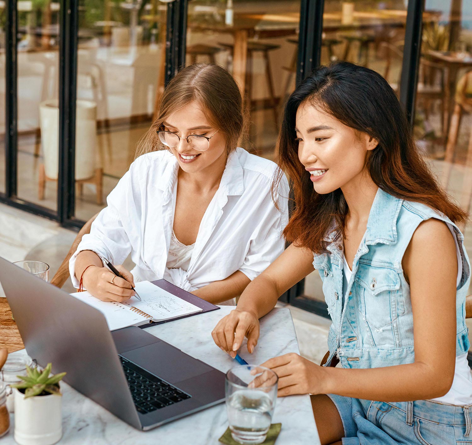 woman laptop restaurant woman laptop restaurant