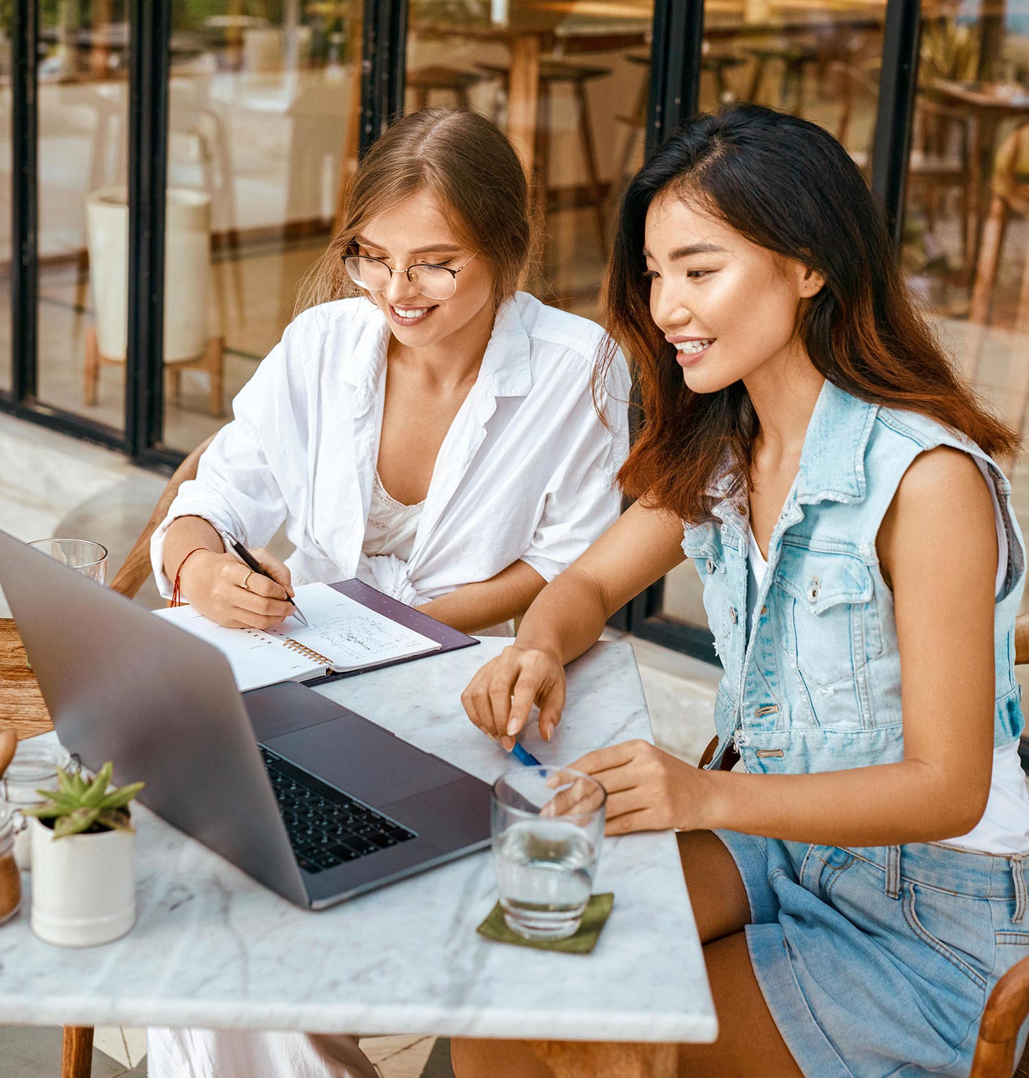 woman laptop restaurant woman laptop restaurant