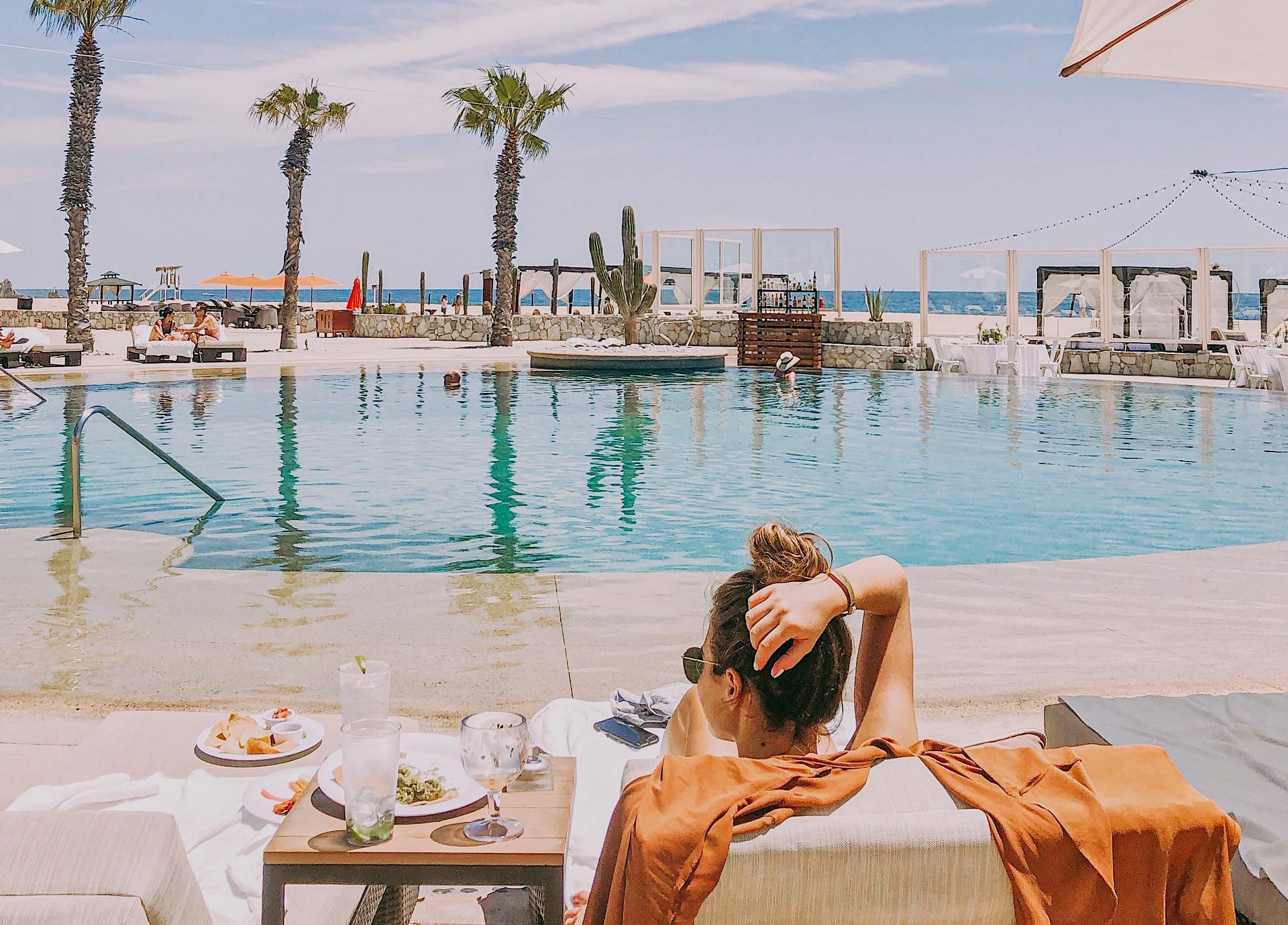 woman at the hotelpool